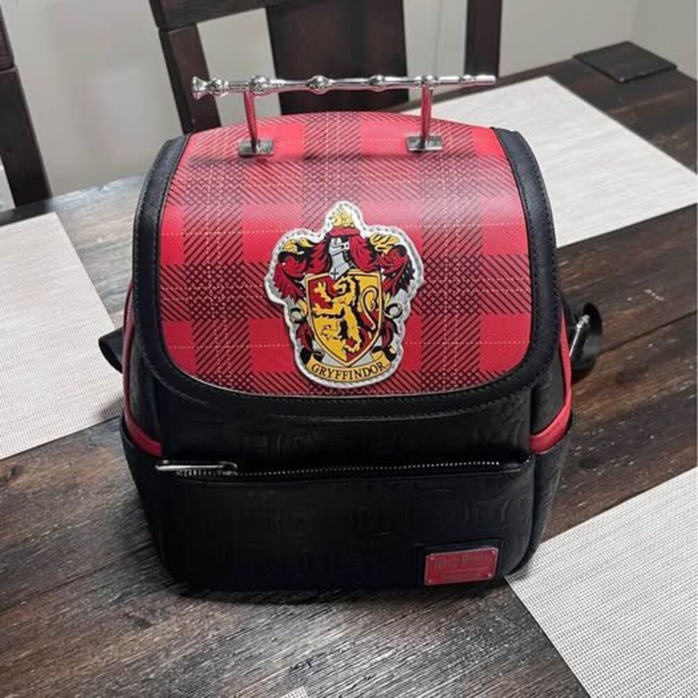 Loungefly Harry Potter Gryffindor Crest Flap mini backpack